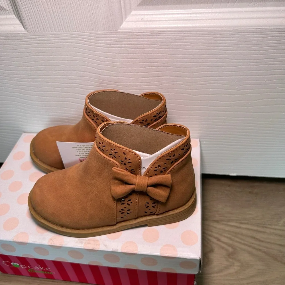 NIB‎ Cupcake Couture Girls' Chestnut Brown Ankle Boots with Bow Accent - Size 8M